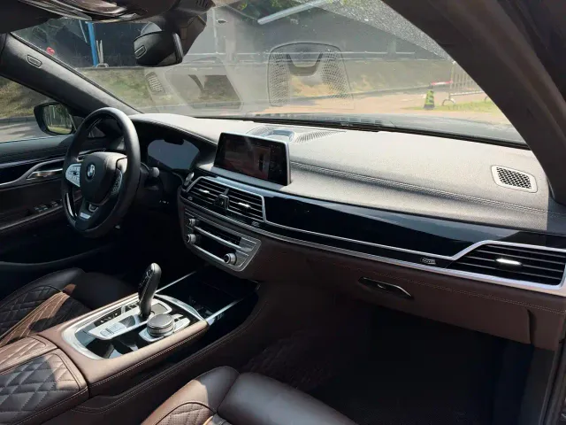 BMW 7 Series — Фото автомобиля 18