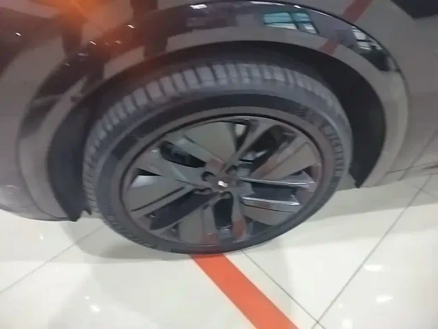 Li Auto L7 — Фото автомобиля 22