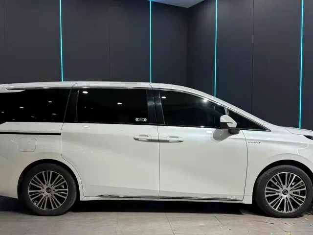 GAC Trumpchi E8 — Фото автомобиля 5
