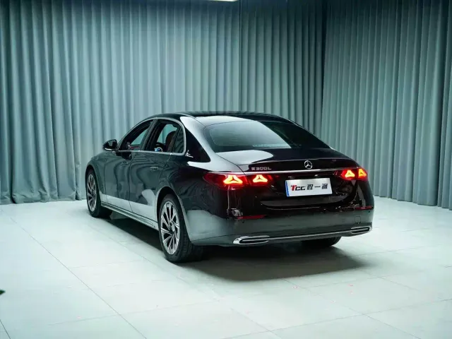 Mercedes-Benz E-Class — Фото автомобиля 11