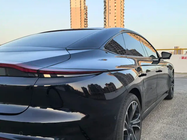 IM Motors L7 — Фото автомобиля 17