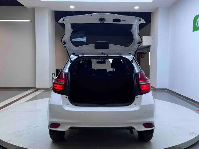 Toyota YARiS L Zhi Xuan 2022 1.5L CVT Leading PLUS Edition — Фото автомобиля 17