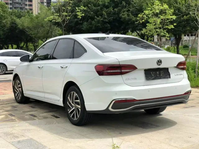 Volkswagen Lavida — Фото автомобиля 4