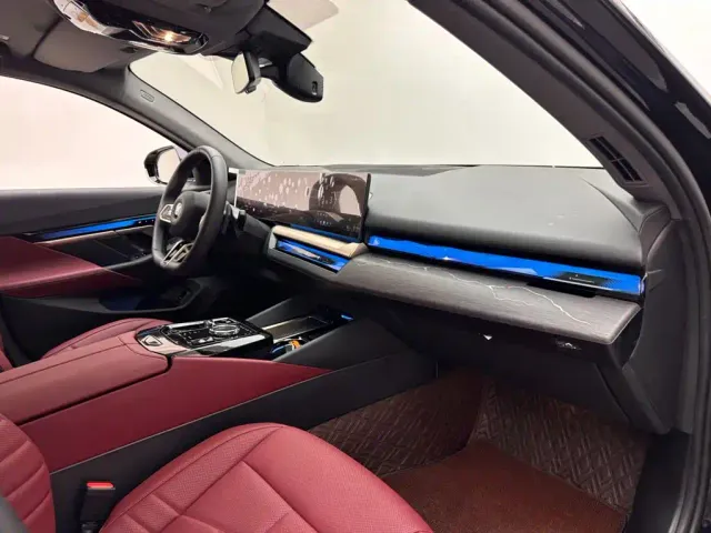 BMW 5 Series — Фото автомобиля 11