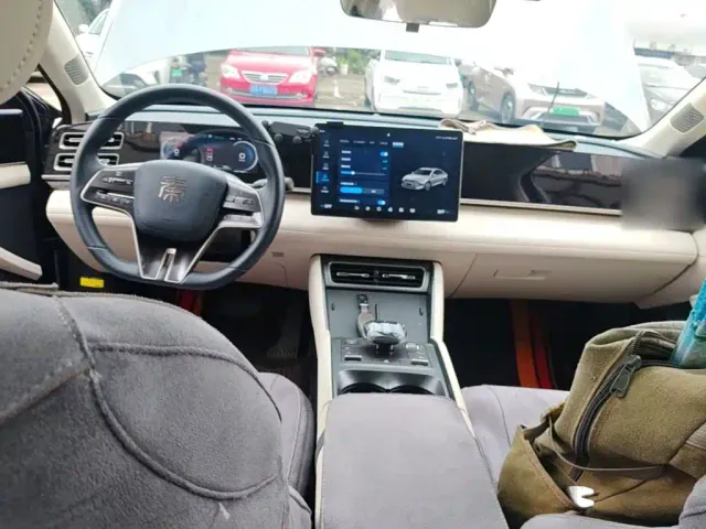 BYD Qin L — Фото автомобиля 9