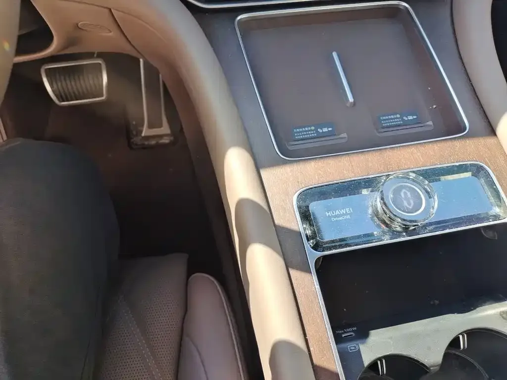 AITO Wenjie AITO M9 2025 Extended Range Ultra 52kWh 6-Seater — Фото автомобиля 10