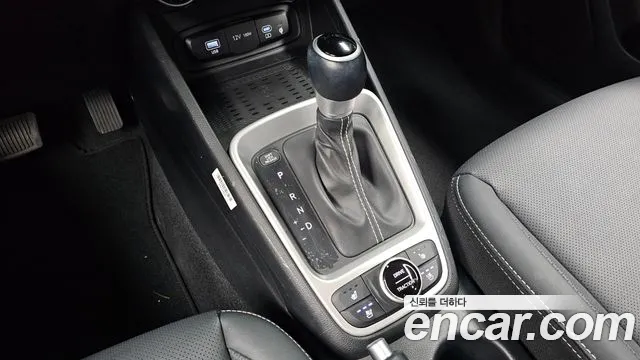 Hyundai Venue — Фото автомобиля 12