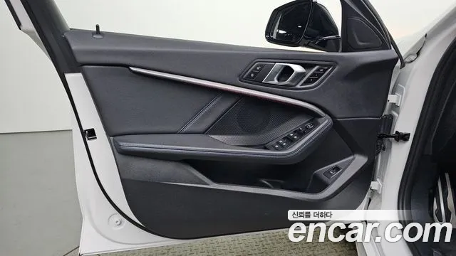 BMW 1 Series F40 — Фото автомобиля 24