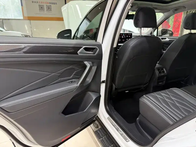 Volkswagen Tiguan L — Фото автомобиля 17