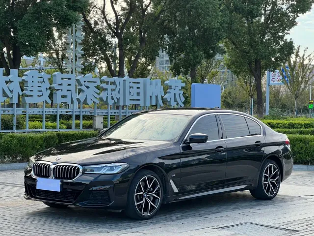 Фотография автомобиля — BMW 5 Series