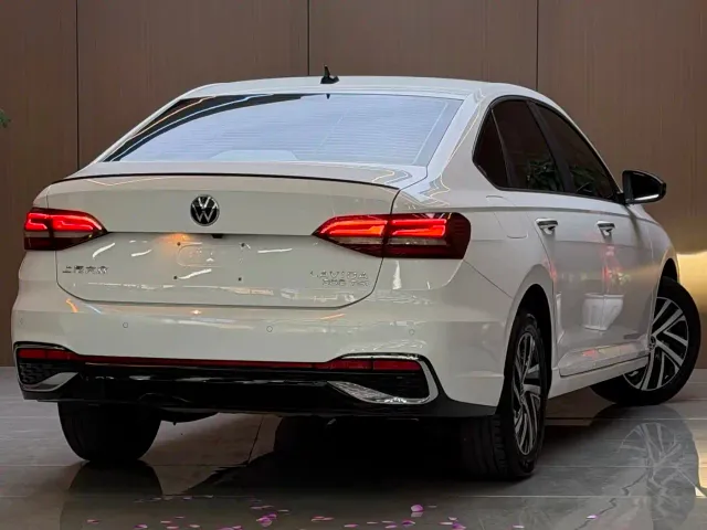 Volkswagen Lavida — Фото автомобиля 15