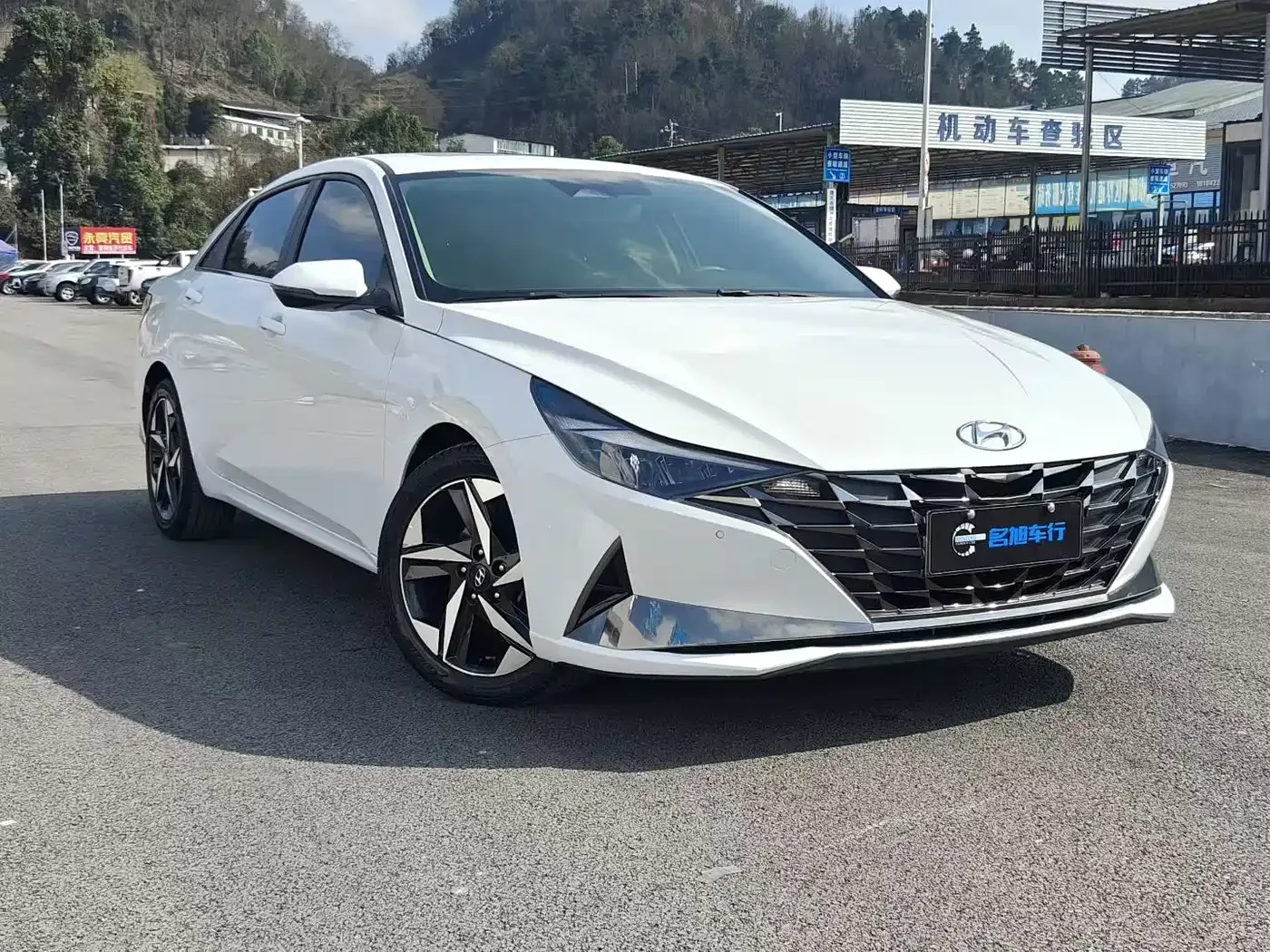 Фотография автомобиля — Hyundai Elantra