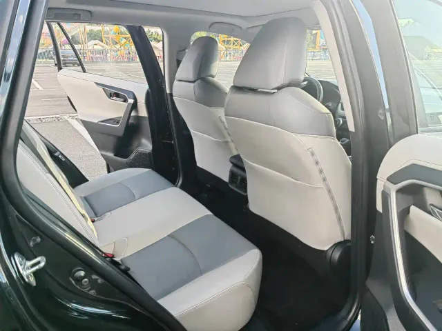 Toyota RAV4 — Фото автомобиля 16