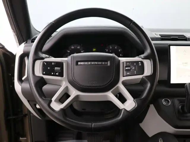 Land Rover Defender — Фото автомобиля 22