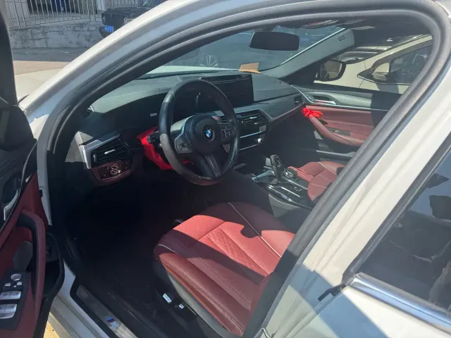 BMW 5 Series — Фото автомобиля 3