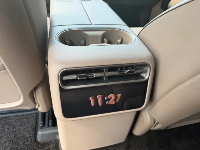 Li Auto L8 — Фото автомобиля 8