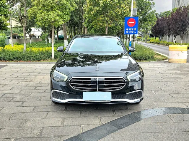 Mercedes-Benz E-Class — Фото автомобиля 2