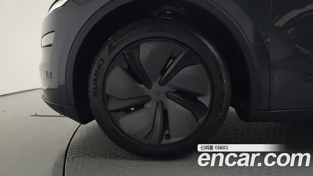 Tesla Model Y — Фото автомобиля 5
