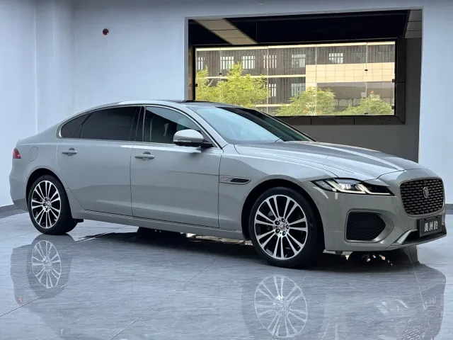 Jaguar XFL — Фото автомобиля 3