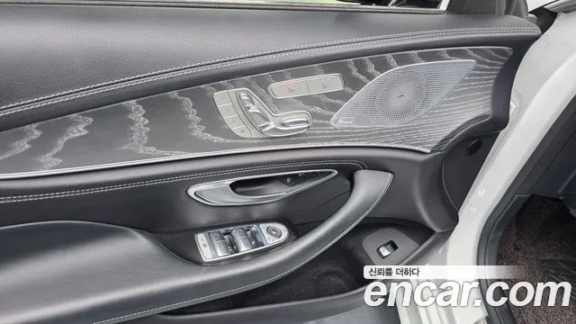 Mercedes-Benz CLS-Class — Фото автомобиля 24