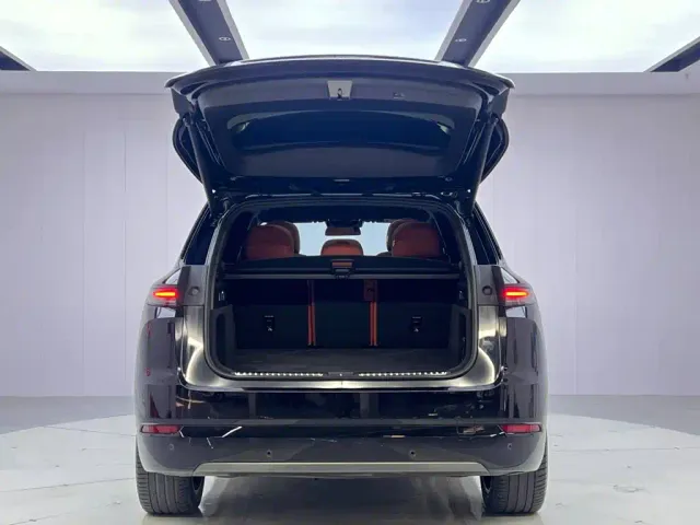 Li Auto L7 — Фото автомобиля 9