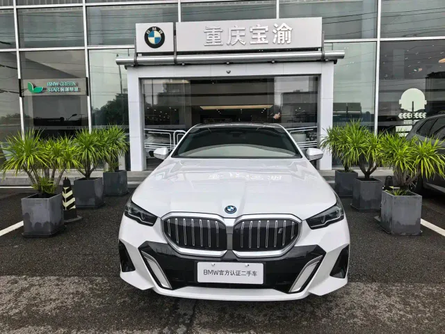 BMW BMW i5 2024 eDrive 35L Premium Model M Sport Package — Фото автомобиля 2