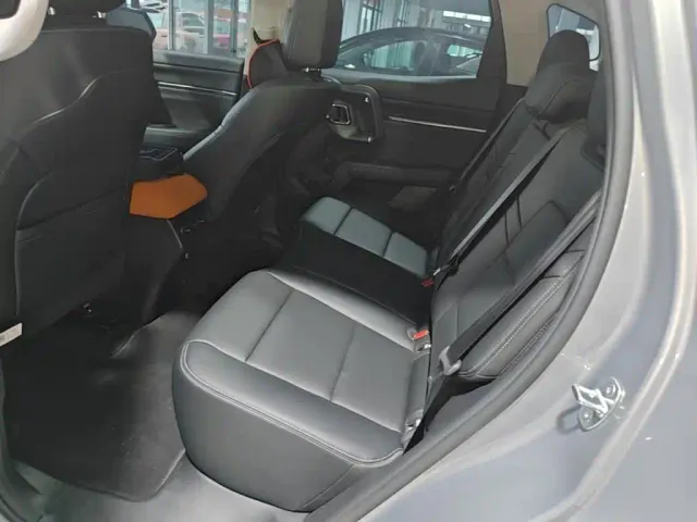 Haval Haval Second-Generation Big Dog New Energy 2023 DHT-PHEV 105km Trend Electric Edition — Фото автомобиля 16