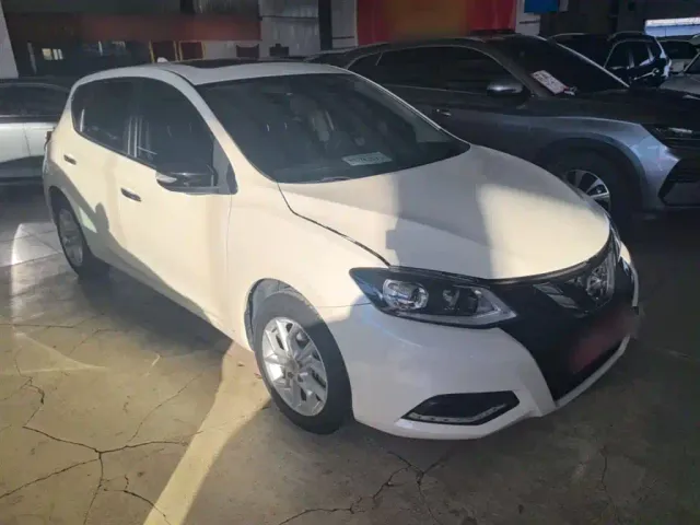 Nissan Tiida — Фото автомобиля 3