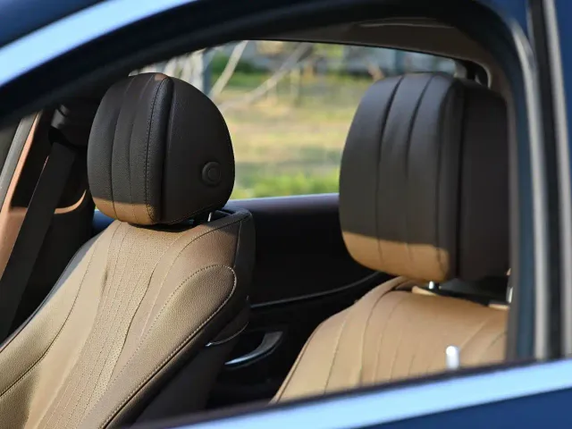 Mercedes-Benz E-Class — Фото автомобиля 14