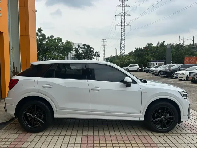 Audi Q2L — Фото автомобиля 9