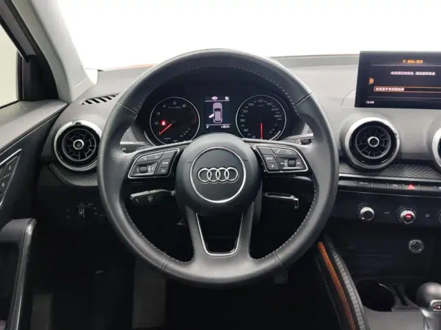 Audi Q2L — Фото автомобиля 15