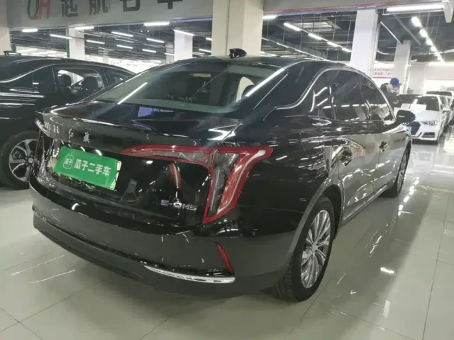 Hongqi E-QM5 — Фото автомобиля 6