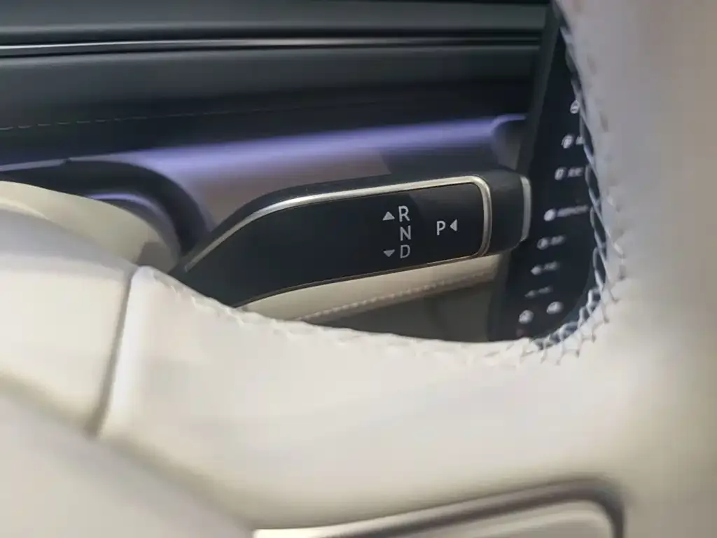 NIO NIO ES8 2025 Model 6-Seat Executive Luxury Edition — Фото автомобиля 5