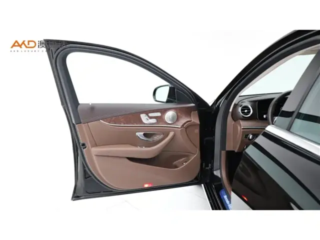 Mercedes-Benz E-Class — Фото автомобиля 10