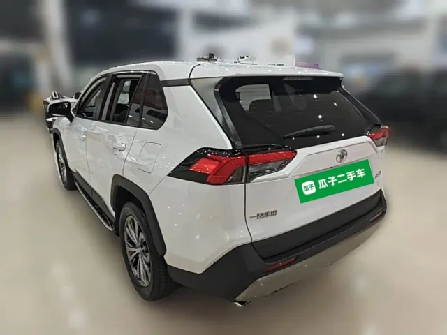 Toyota RAV4 — Фото автомобиля 6