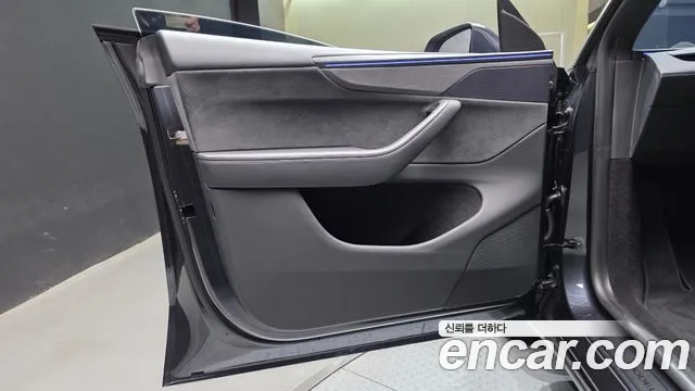 Tesla Model Y — Фото автомобиля 13