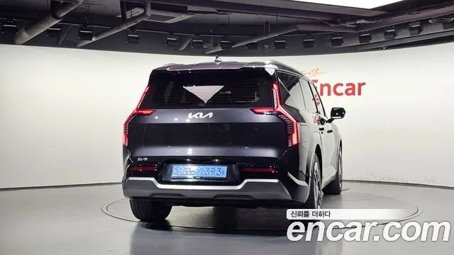 Kia EV9 — Фото автомобиля 4