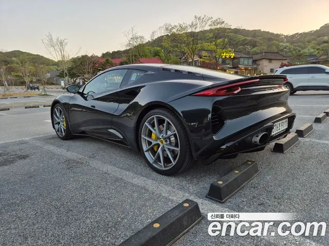 Lotus Emira — Фото автомобиля 2