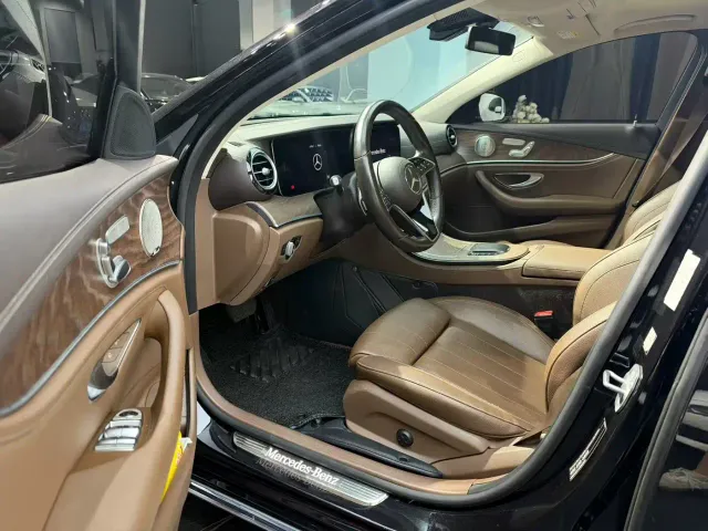 Mercedes-Benz E-Class — Фото автомобиля 4