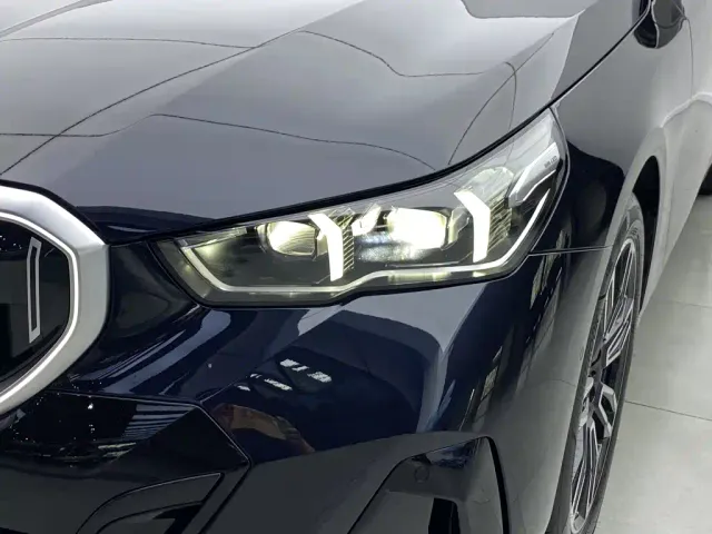 BMW 5 Series — Фото автомобиля 6