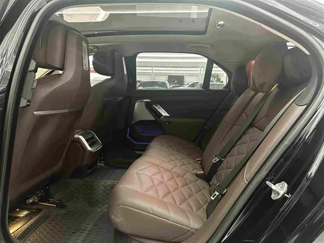 BMW 7 Series — Фото автомобиля 12