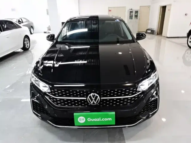 Volkswagen Passat — Фото автомобиля 2