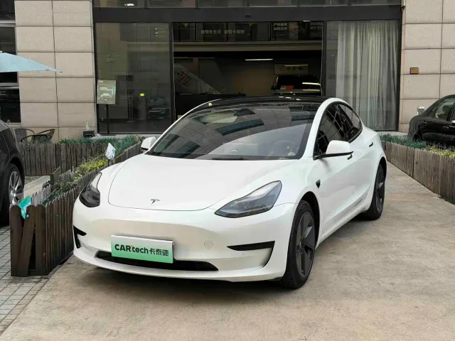 Фотография автомобиля — Tesla Model 3