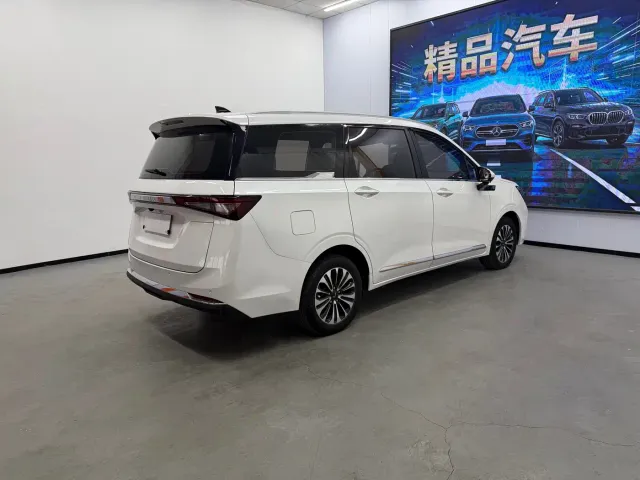 Wuling Jiachen — Фото автомобиля 6