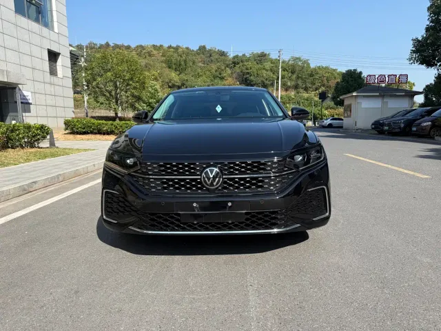Volkswagen Passat — Фото автомобиля 2