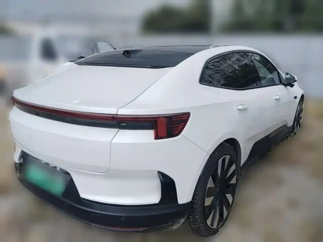 Polestar 4 — Фото автомобиля 9