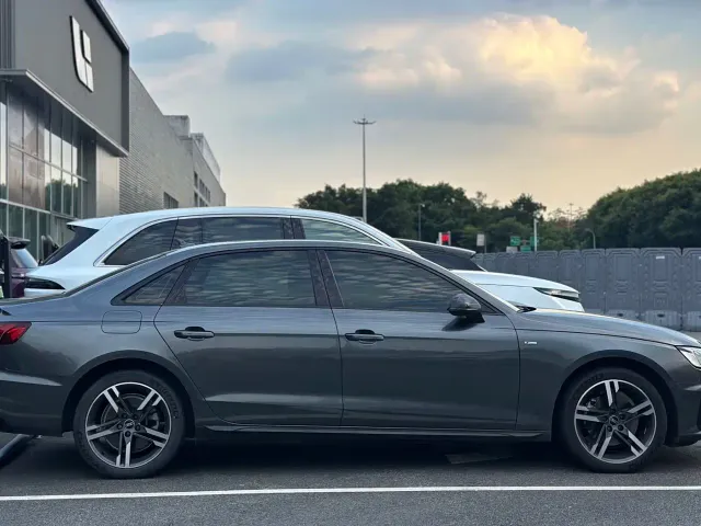 Audi A4L — Фото автомобиля 9