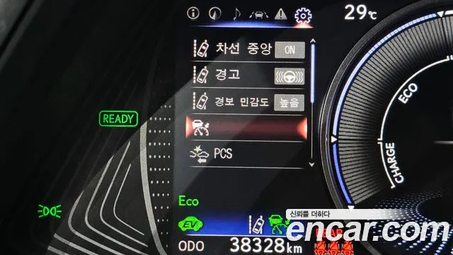 Lexus UX — Фото автомобиля 18