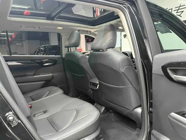 Toyota Highlander — Фото автомобиля 6