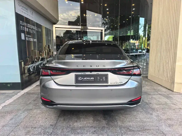 Lexus ES — Фото автомобиля 5